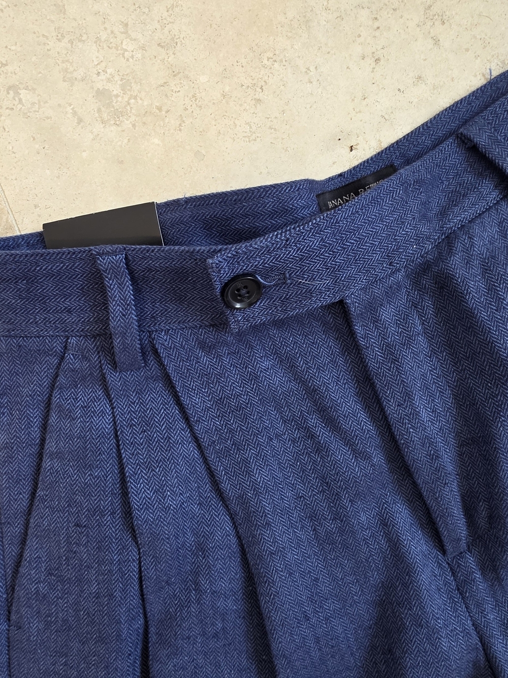 Banana Republic Women's Wide-Leg Linen Pleated Pants in Deep Blue - Picture 6 of 6